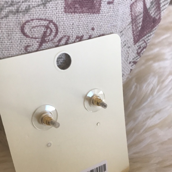 Western Vintage Gold Earrings - Picture 3 of 4